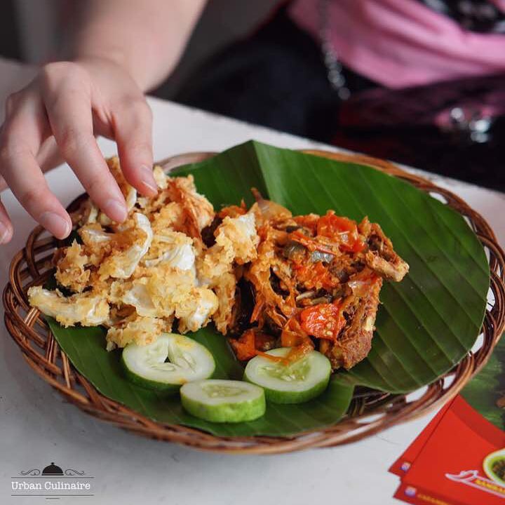 5 Tempat makan ayam pedas ini ternyata milik seleb Tanah Air lho