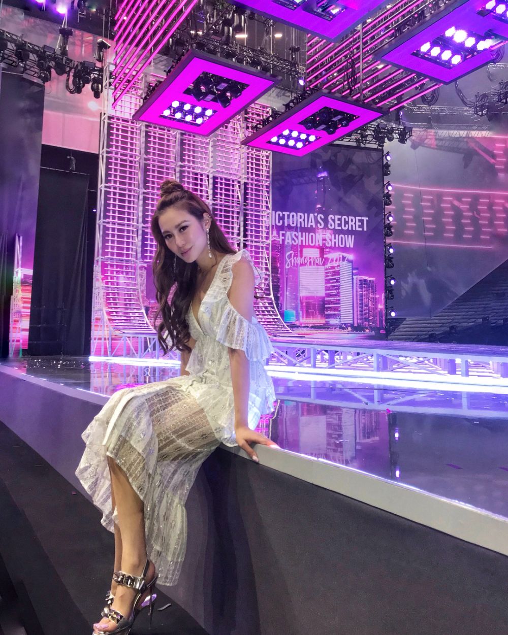 10 Gaya glamor Eleanor Lam, putri konglomerat & sosialita Hong Kong