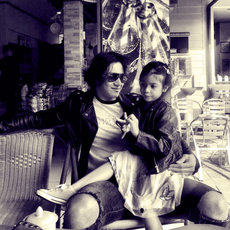 Jadi ayah, 7 seleb Tanah Air ini makin ganteng dan memesona