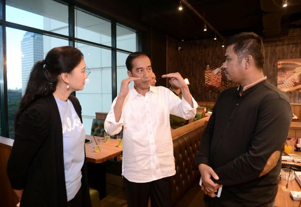 7 Momen Jokowi nonton film Dilan 1990, nostalgia masa SMA