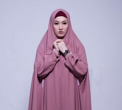 7 Pasang ibu dan anak seleb ini terlibat perseteruan gara-gara asmara