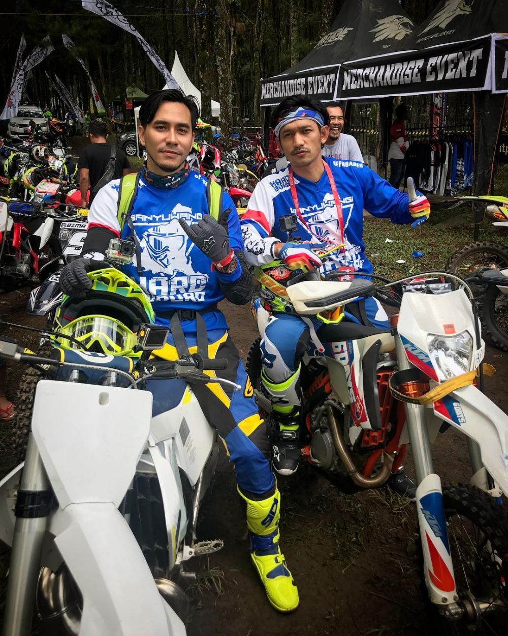 10 Aksi Darius Sinathrya tunggangi motor trail ini kece parah