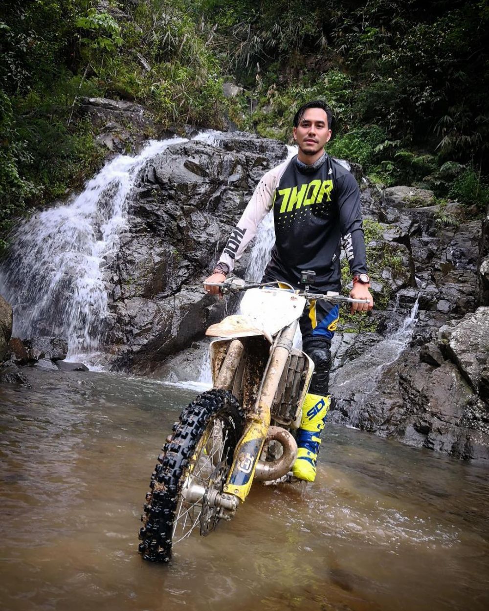 10 Aksi Darius Sinathrya tunggangi motor trail ini kece parah