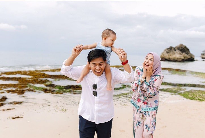 Vakum usai melahirkan, ini 8 potret manis Nina Zatulini urus buah hati