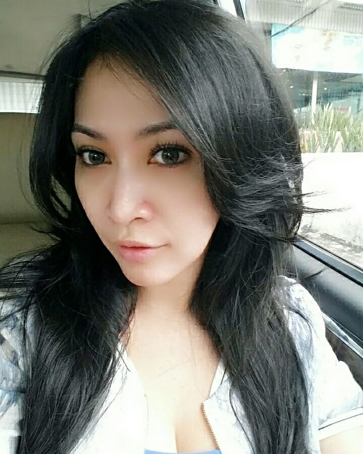 Jarang terekspos, begini 10 pesona istri Romy Rafael yang seksi banget