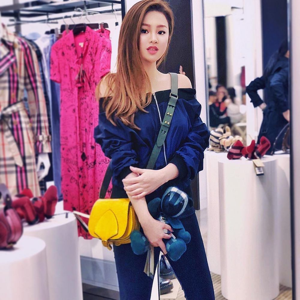 10 Gaya glamor Pamela Ardana, pengusaha muda kolektor tas branded