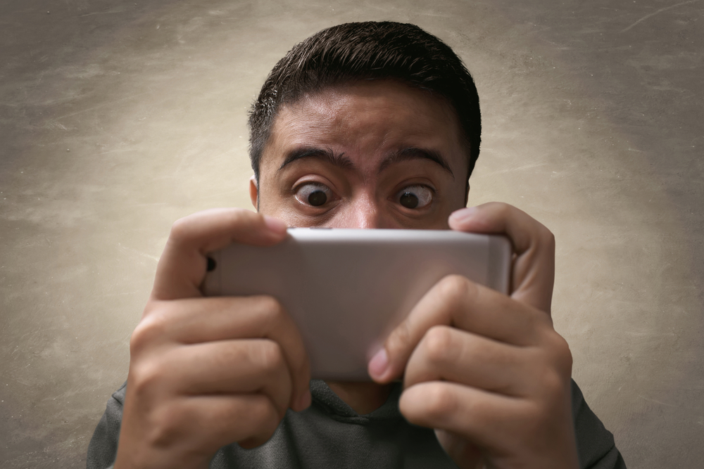 Tak disadari, 7 kebiasaan kocak ini kamu lakukan saat beli HP baru