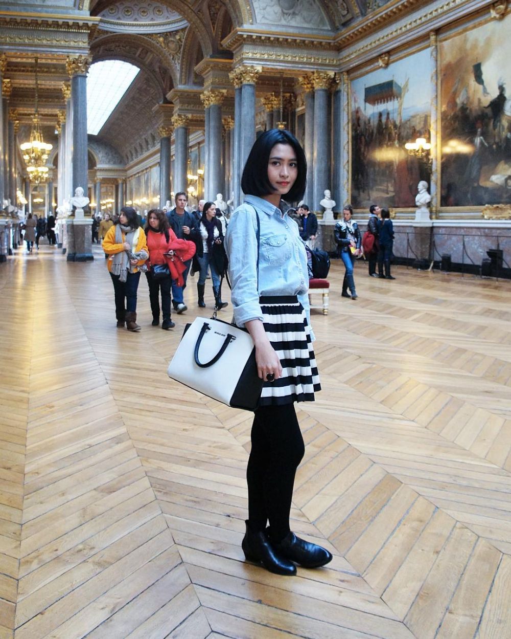 8 Pesona cantiknya Dewi Syariti, istri Kunto Aji yang stylish abis