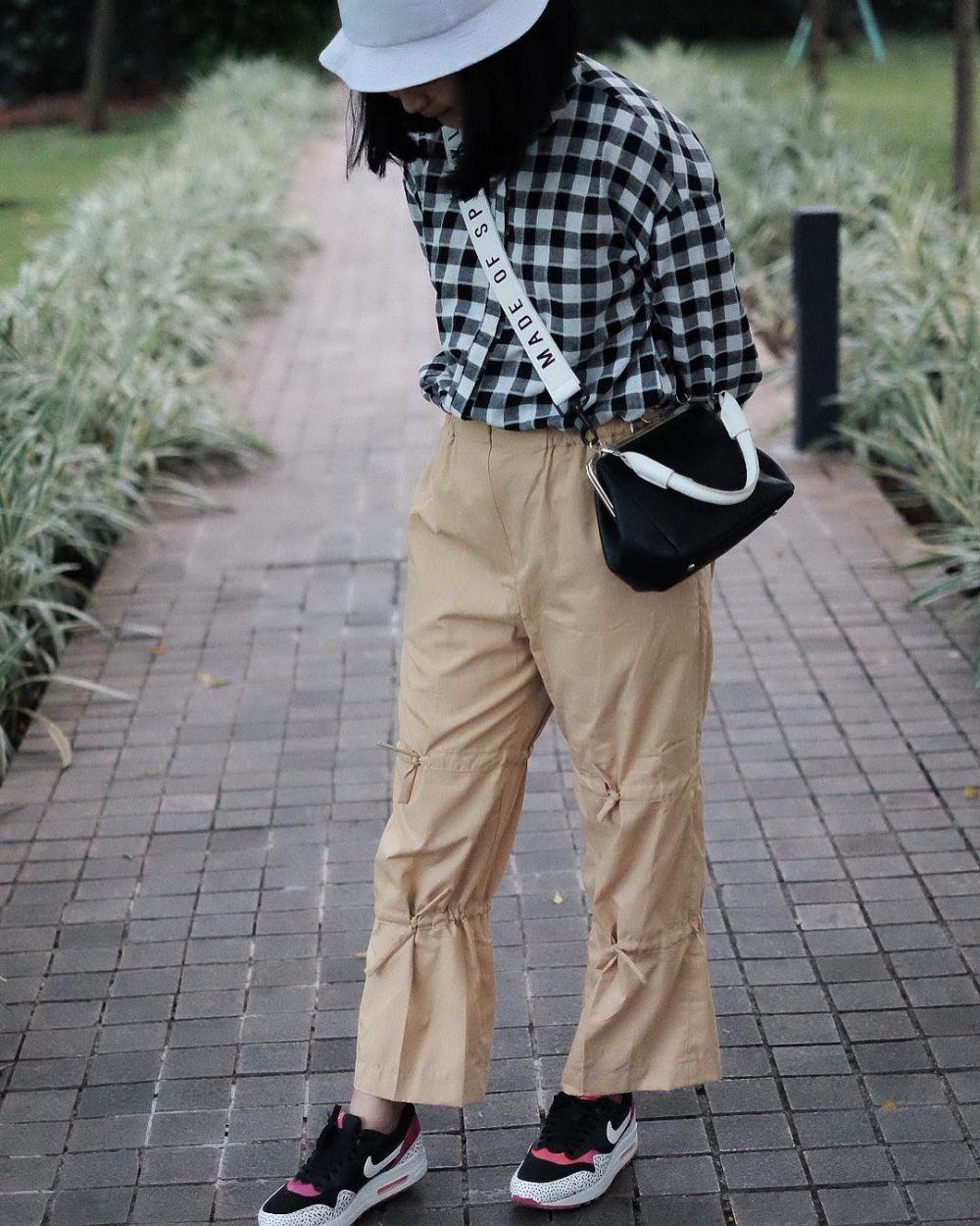 8 Pesona cantiknya Dewi Syariti, istri Kunto Aji yang stylish abis