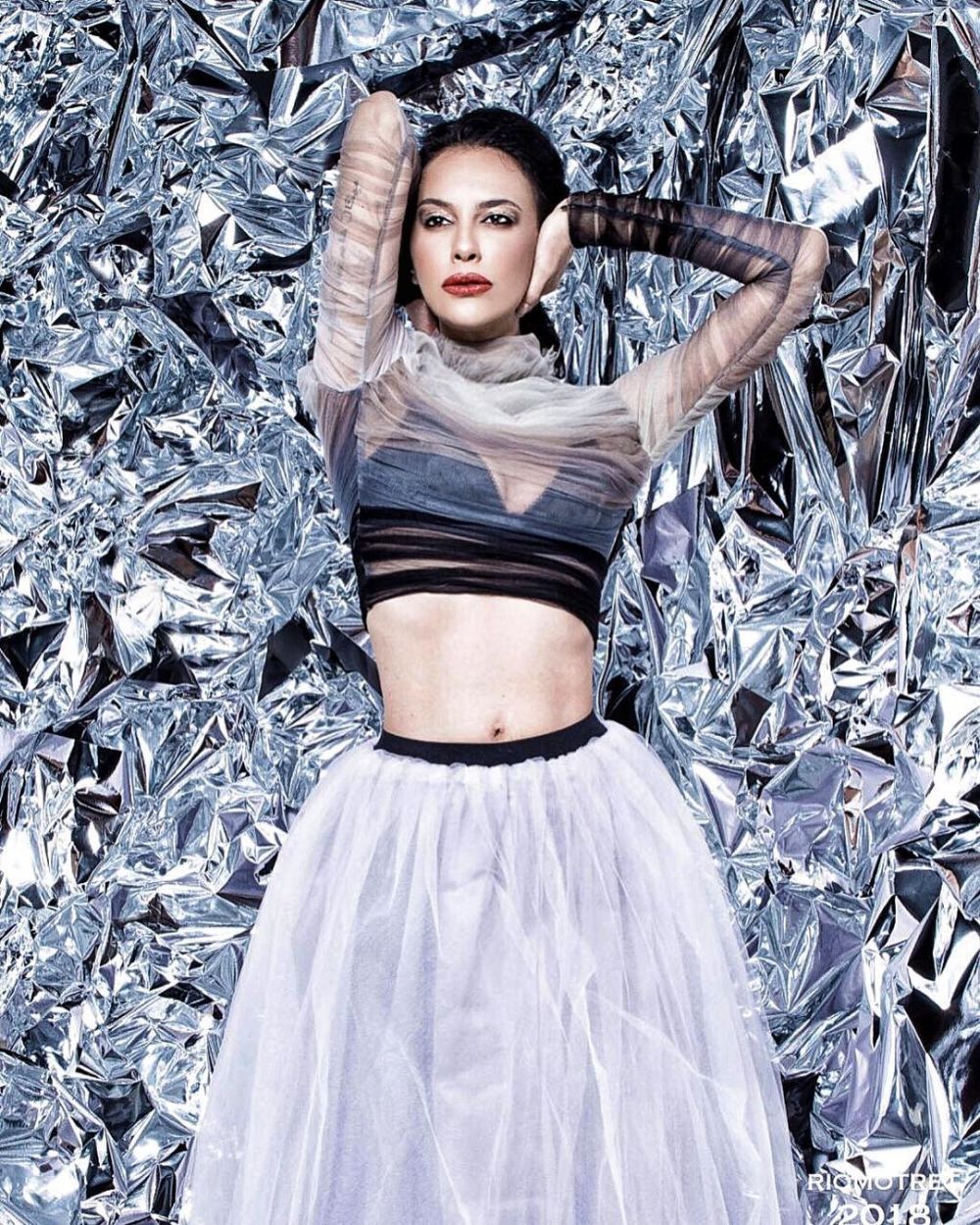 Makin hot, ini 10 beda Sophia Latjuba-Nadya Hutagalung saat pose seksi