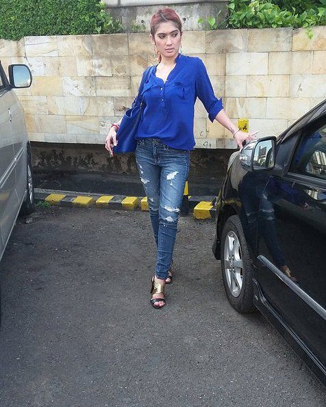  10 Foto transformasi Revi Mariska, cantiknya nggak pernah luntur