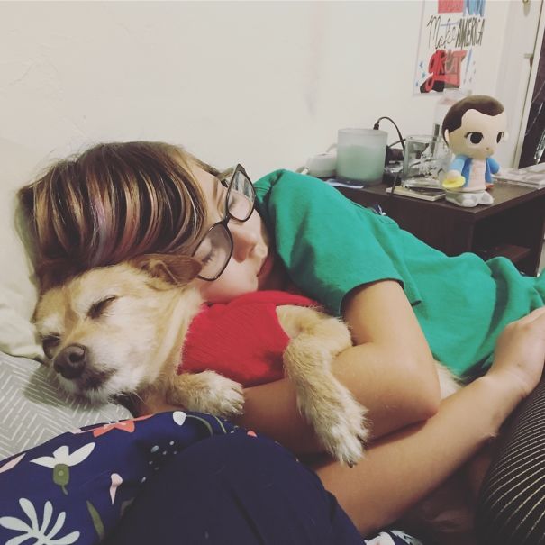 15 Momen kebersamaan anak dan hewan peliharaan ini sweet abis