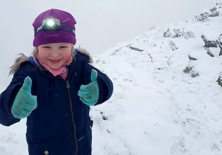 Balita putri ini jelajahi bukit sejauh 29 km, alasannya bikin terenyuh