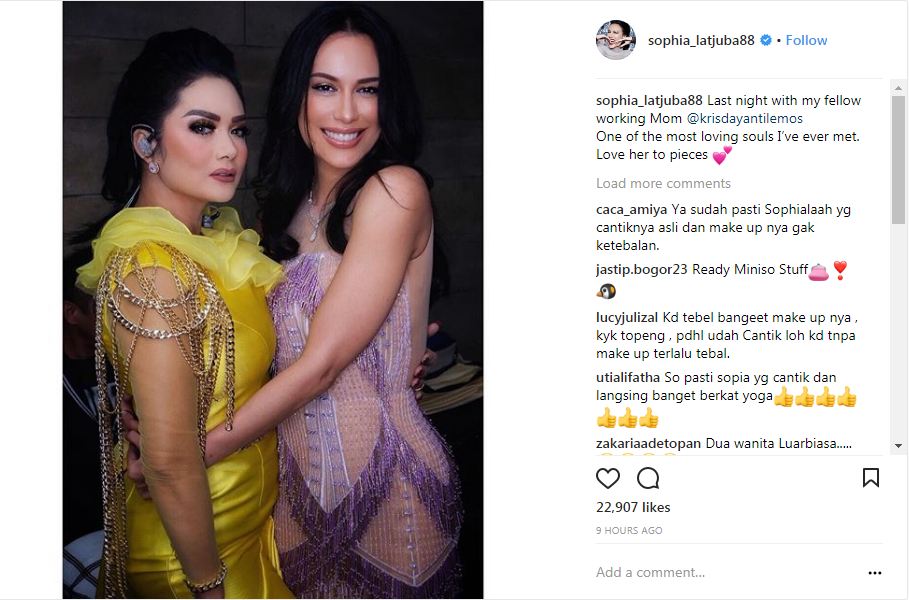 Foto bareng Sophia Latjuba, riasan Krisdayanti dikatain mirip topeng