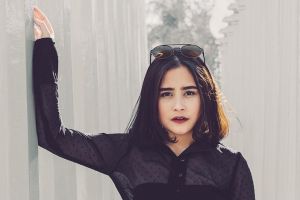 Unggah foto bareng sahabat malah dihujat, begini balasan bijak Prilly