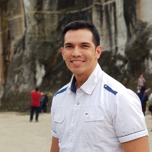 10 Potret Adrian Maulana, hot papa yang kini tinggalkan dunia artis