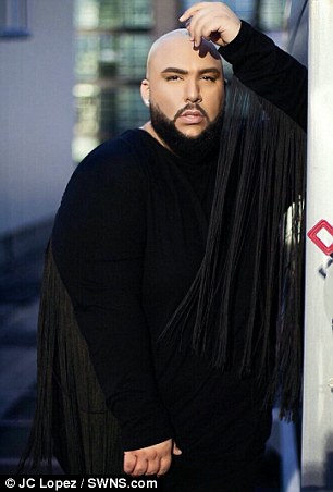 10 Potret cowok bertubuh oversized yang sukses jadi fashion blogger