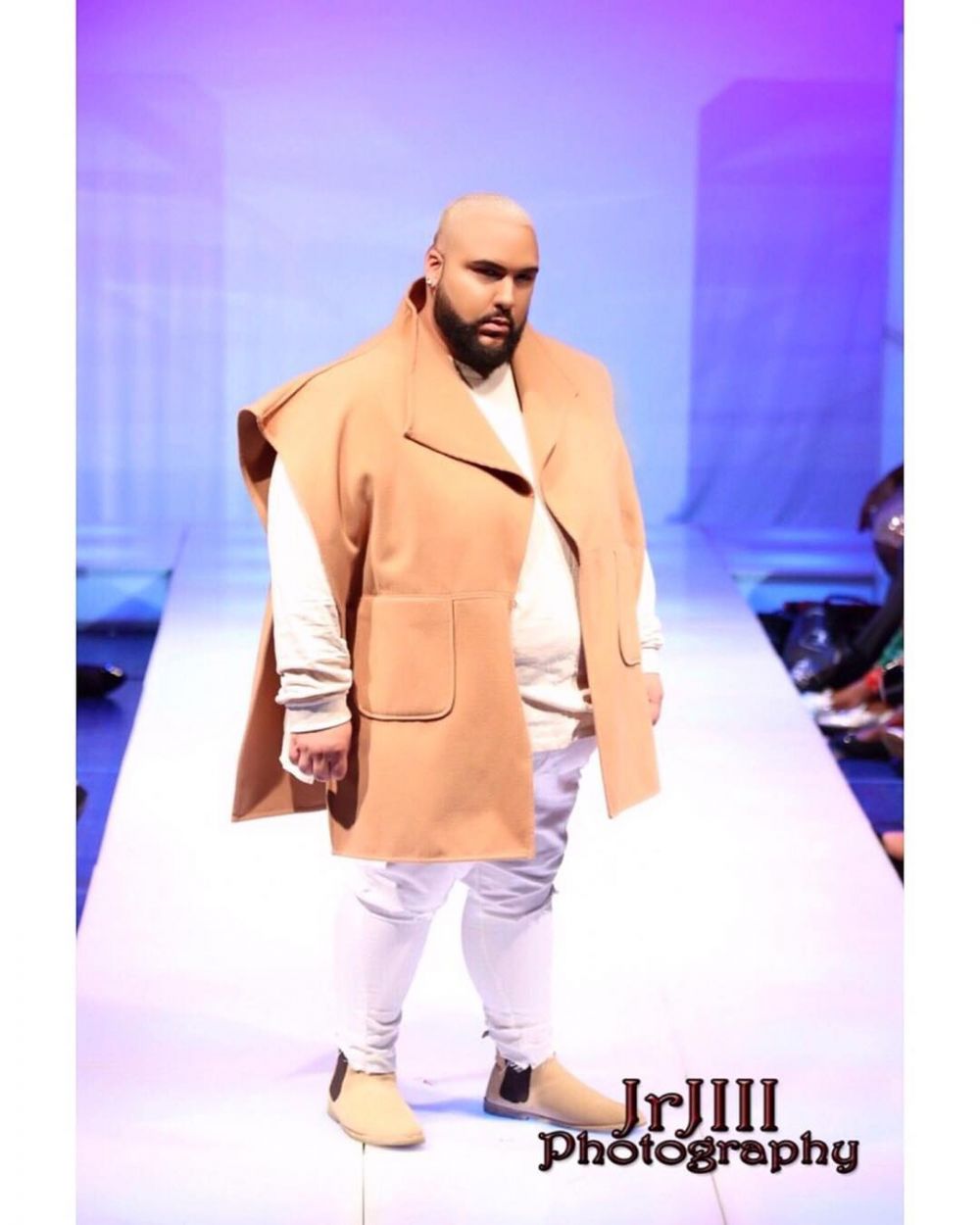 10 Potret cowok bertubuh oversized yang sukses jadi fashion blogger