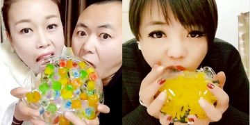 Tren makan es batu secara live di China, ngilu nggak tuh?