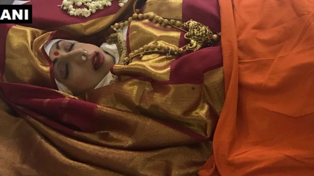 Sebelum dikremasi, beredar foto terakhir Sridevi saat dalam peti kaca