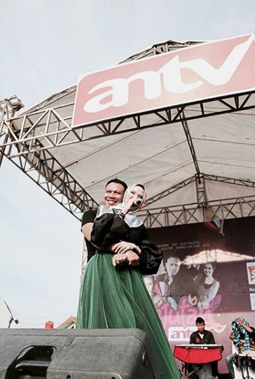 8 Gaya pentas Vicky Prasetyo & Angel Lelga, dunia serasa milik berdua