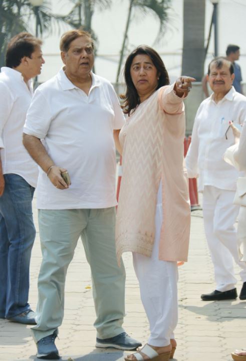 Begini ekspresi sedih 10 seleb Bollywood saat hadiri kremasi Sridevi