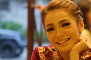 Maya Septha curhat tengah sakit, alat kompresnya bikin gagal fokus