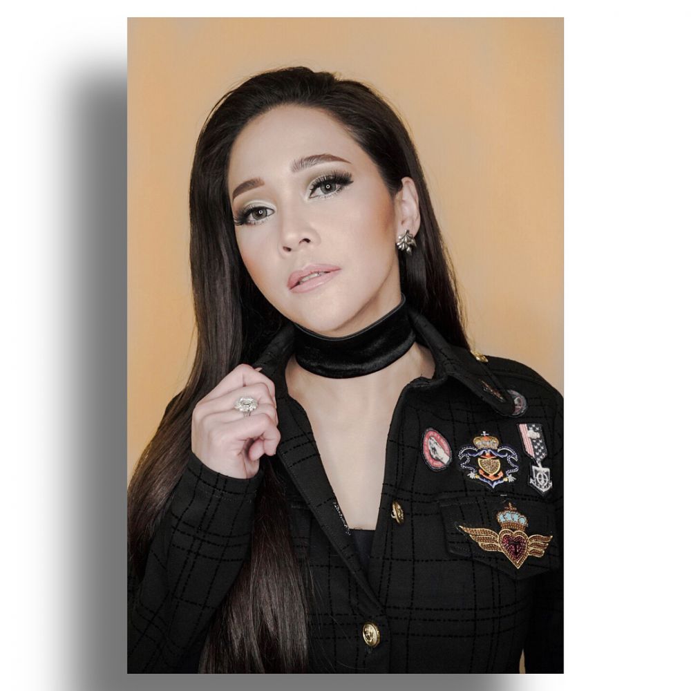 7 Potret cantiknya Maia Estianty dengan makeup flawless, awet muda