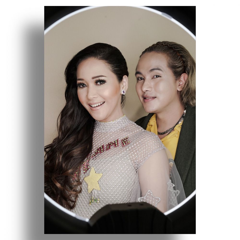 7 Potret cantiknya Maia Estianty dengan makeup flawless, awet muda