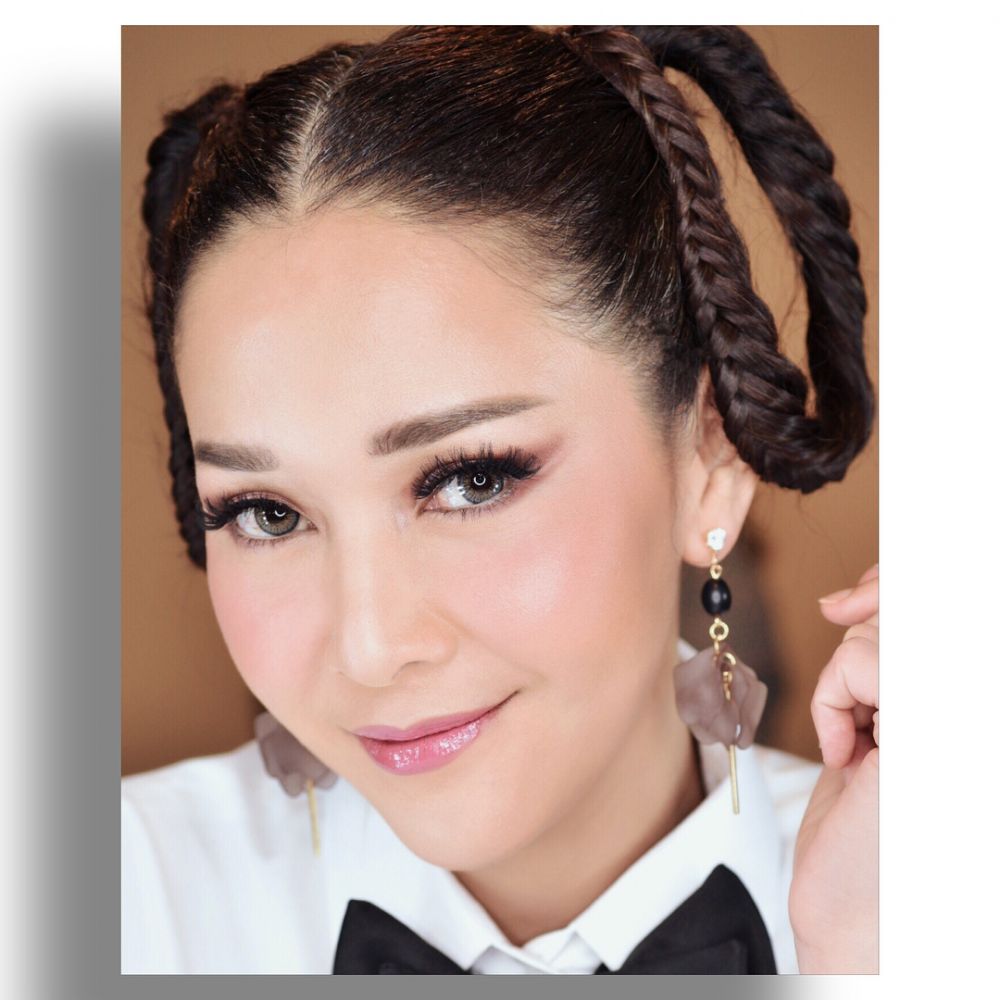 7 Potret cantiknya Maia Estianty dengan makeup flawless, awet muda