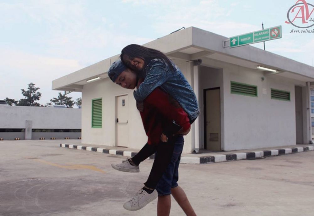 10 Foto editan imajinasi pemuda bareng artis ini bikin iri abis