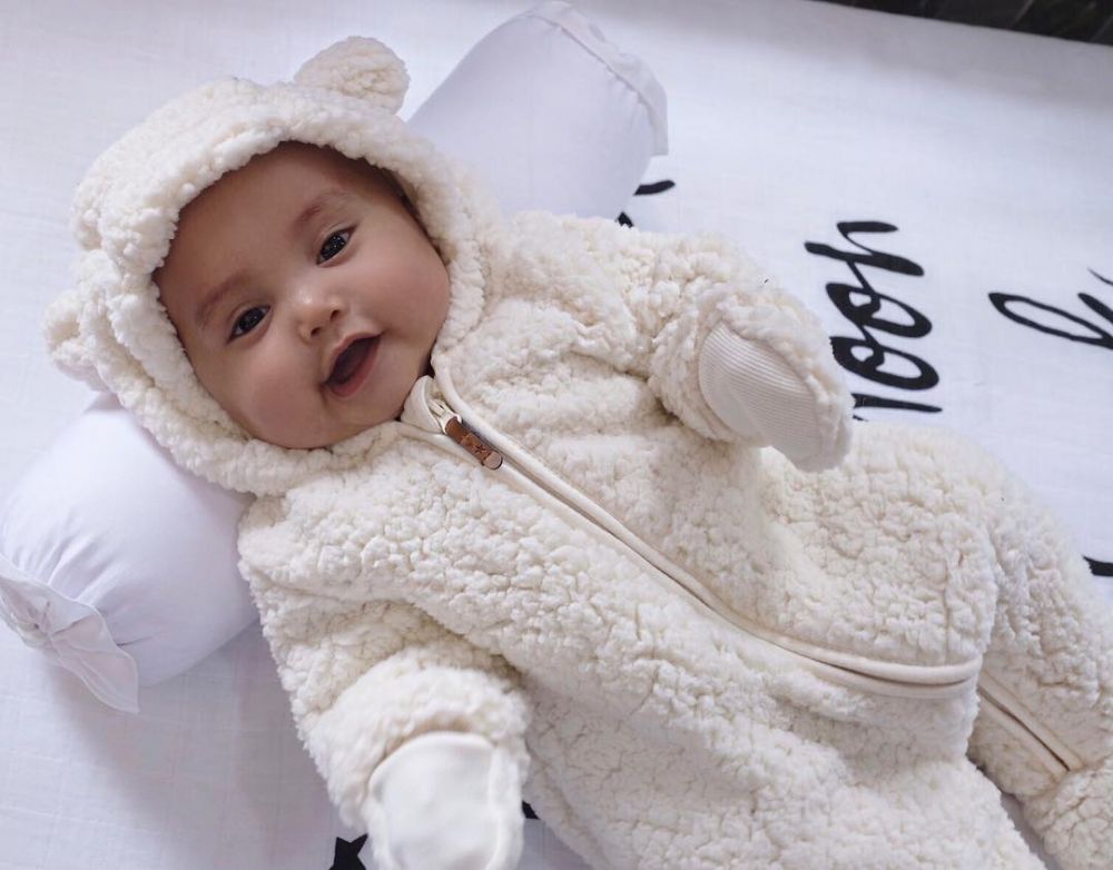 10 Potret bukti bayi Rachel Vennya sadar kamera, menggemaskan banget
