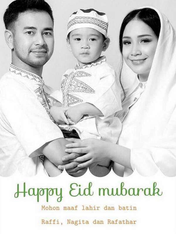 5 Bayi seleb saat kenakan baju koko, udah mirip pak haji nih
