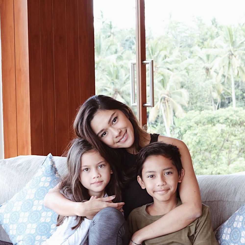 10 Momen kebersamaan Nana Mirdad dan anaknya, bak kakak-adik