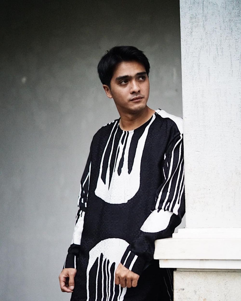 Makin religius, 6 artis ganteng ini mantap hijrah dan perdalam agama