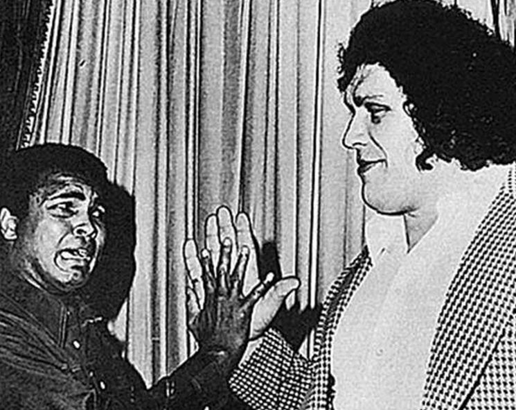 12 Gaya memukau pria bertubuh raksasa, ada yang gendong empat wanita