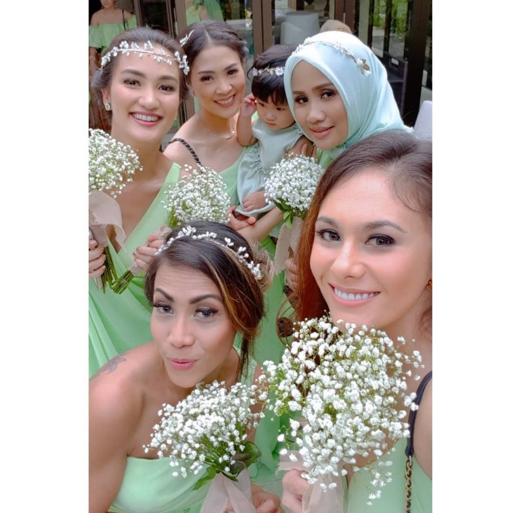 10 Potret cantiknya bridesmaids pernikahan Chicco & Putri Marino