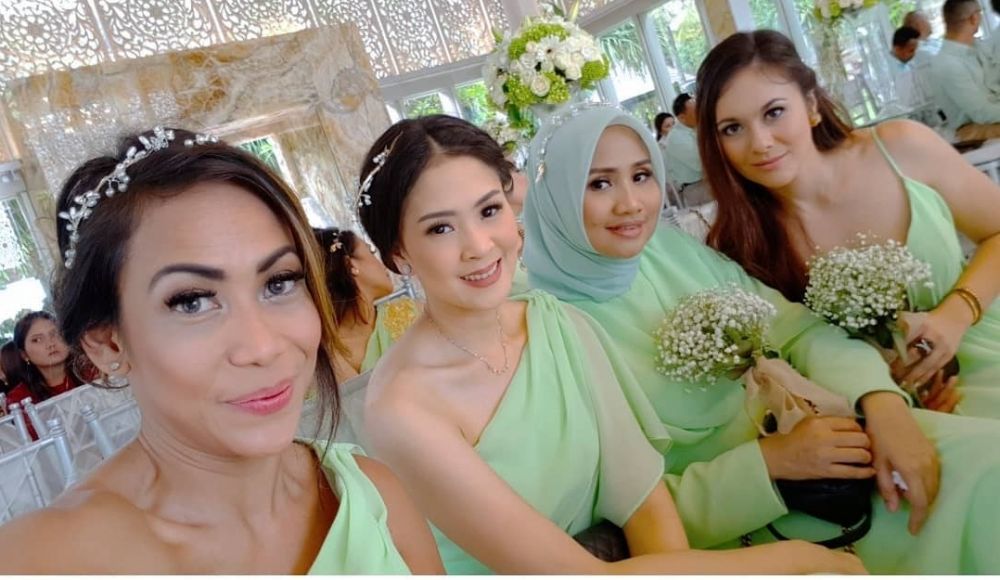 10 Potret cantiknya bridesmaids pernikahan Chicco & Putri Marino