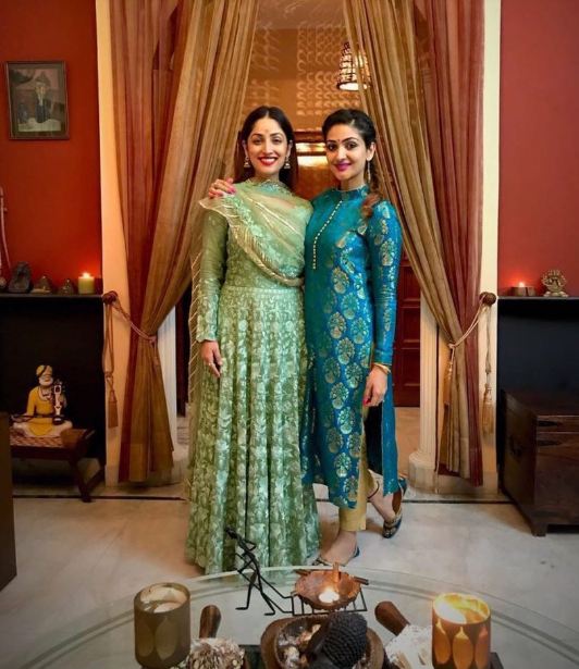 Bukan artis, kecantikan 5 saudara seleb India ini tak kalah memukau