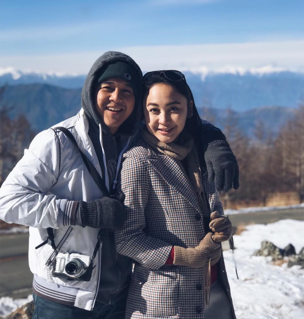 10 Momen mesra Malvino & Inne Azri, pasangan saksi nikah Putri Marino