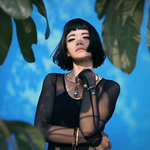 10 Pesona Dylan Sada, model nyentrik yang alami kekerasan dari kekasih