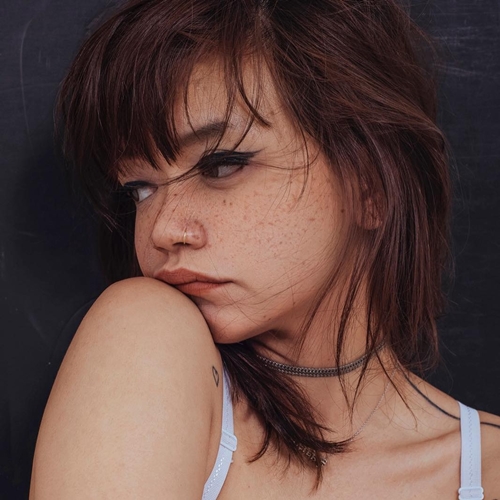 10 Pesona Dylan Sada, model nyentrik yang alami kekerasan dari kekasih