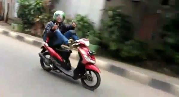 10 Kelakuan konyol driver ojek online yang bikin mules nahan tawa