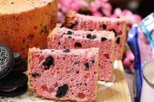 Resep mudah bikin Oreo strawberry chiffon cake, kue bolu rasa kekinian