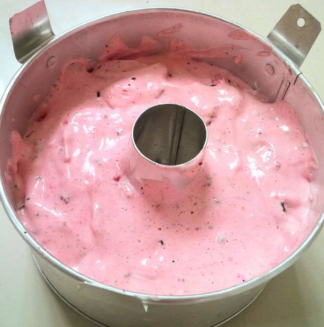 Resep mudah bikin Oreo strawberry chiffon cake, kue bolu rasa kekinian