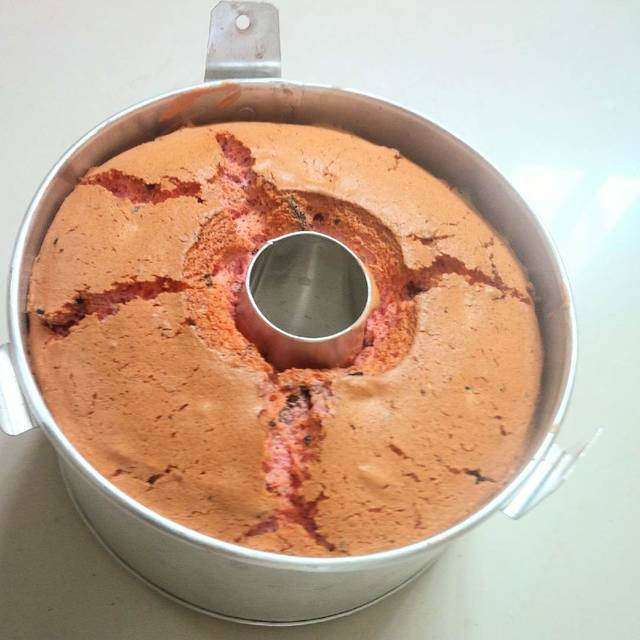 Resep mudah bikin Oreo strawberry chiffon cake, kue bolu rasa kekinian