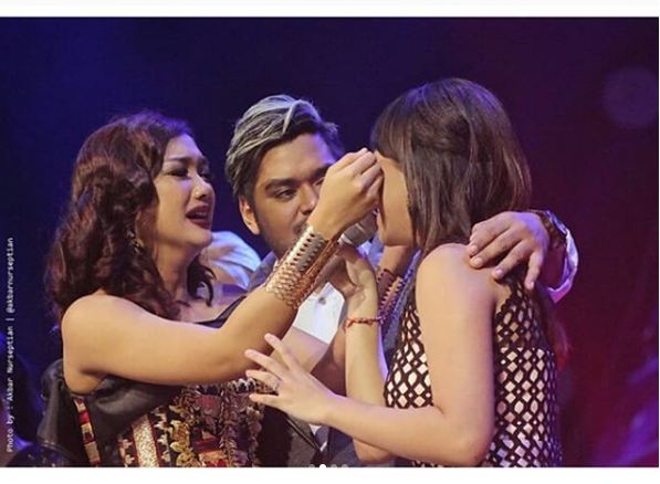 6 Momen haru saat Jodie tersingkir dari Idol, banjir air mata