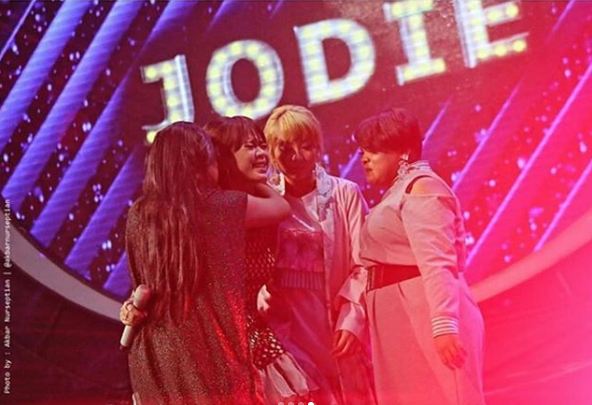 6 Momen haru saat Jodie tersingkir dari Idol, banjir air mata