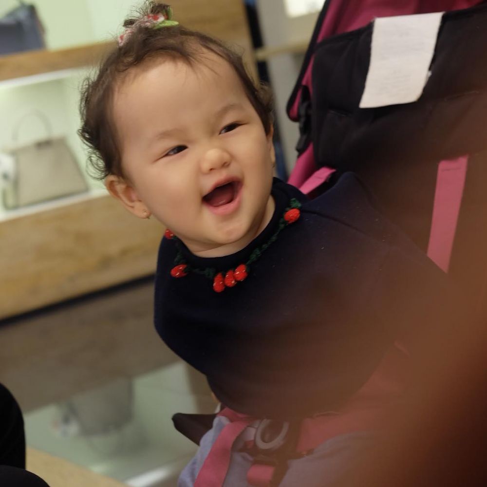 10 Potret Sheva putri Ussy Sulistiawaty, imutnya kebangetan