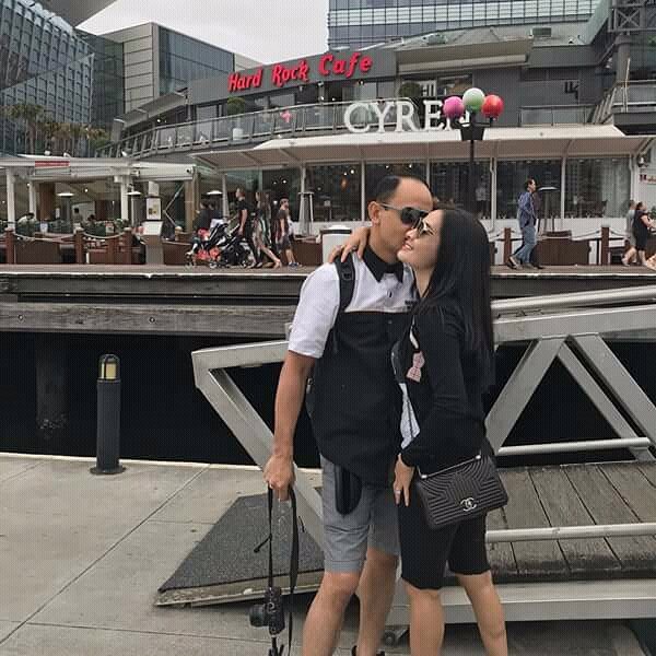 Jarang diterpa gosip, ini 10 potret mesra Iis Dahlia dan suaminya